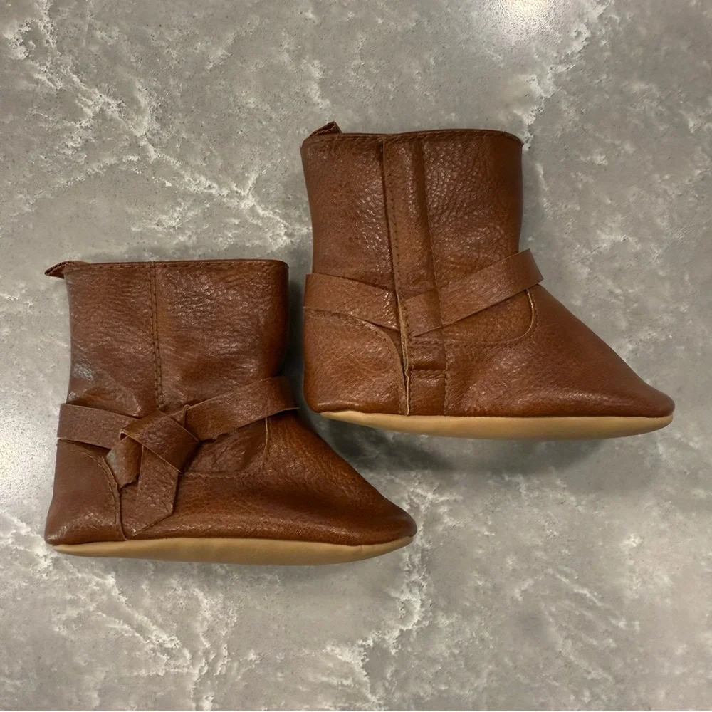 Old Navy Tan Faux Suede Fur Lined Bow Boots 6-12M EUC  baby walker soft sole